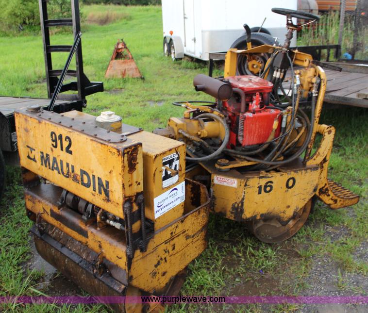 image for item J5881 1992 Mauldin 912W double drum roller