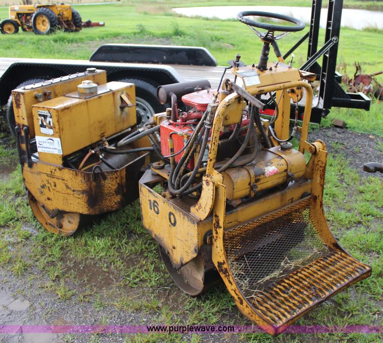 image for item J5881 1992 Mauldin 912W double drum roller