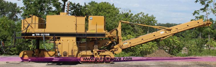image for item J5892 1987 Caterpillar TR225B reclaimer