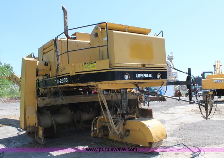 image for item J5892 1987 Caterpillar TR225B reclaimer