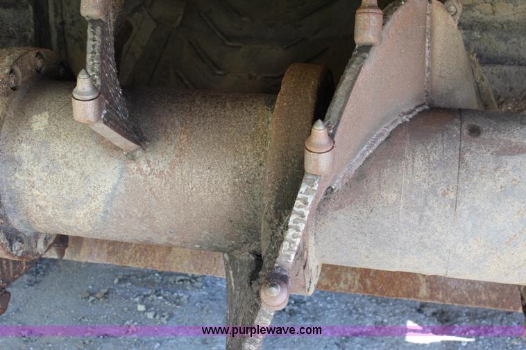 image for item J5892 1987 Caterpillar TR225B reclaimer