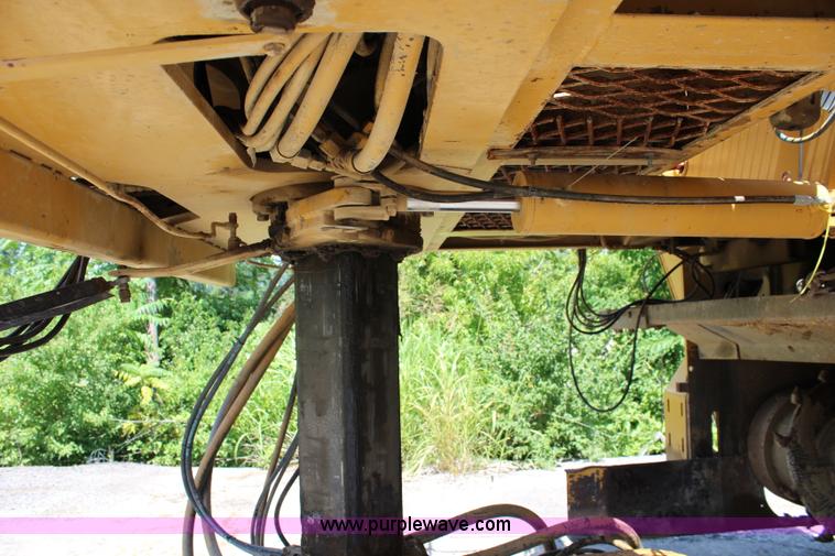 image for item J5892 1987 Caterpillar TR225B reclaimer