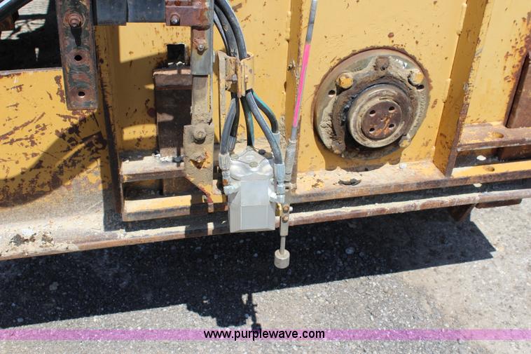 image for item J5892 1987 Caterpillar TR225B reclaimer