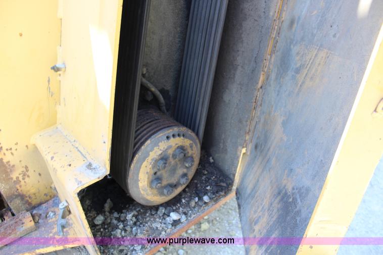 image for item J5892 1987 Caterpillar TR225B reclaimer