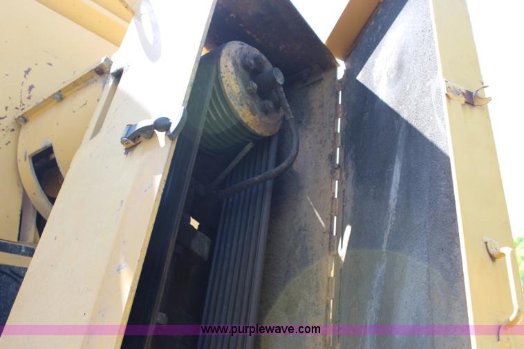 image for item J5892 1987 Caterpillar TR225B reclaimer