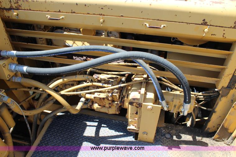 image for item J5892 1987 Caterpillar TR225B reclaimer