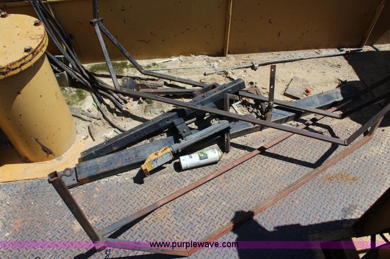 image for item J5892 1987 Caterpillar TR225B reclaimer