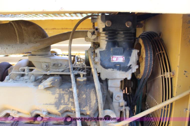 image for item J5892 1987 Caterpillar TR225B reclaimer