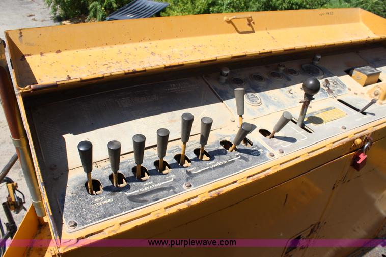 image for item J5892 1987 Caterpillar TR225B reclaimer
