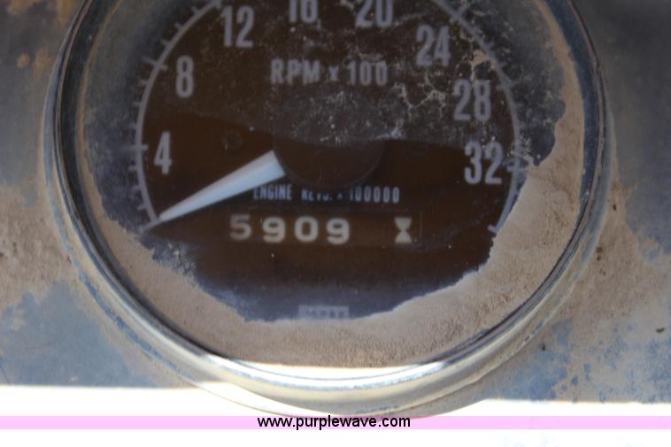 image for item J5892 1987 Caterpillar TR225B reclaimer