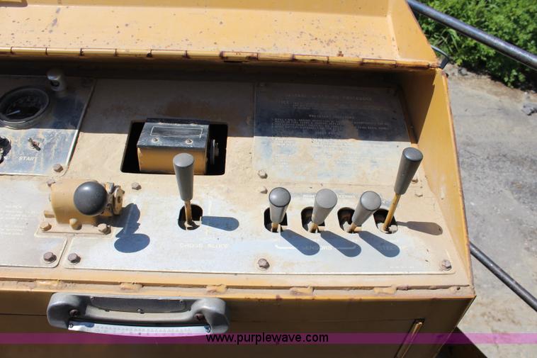 image for item J5892 1987 Caterpillar TR225B reclaimer