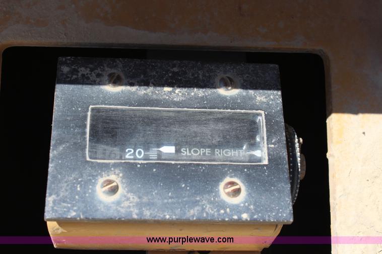 image for item J5892 1987 Caterpillar TR225B reclaimer