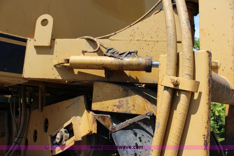 image for item J5892 1987 Caterpillar TR225B reclaimer