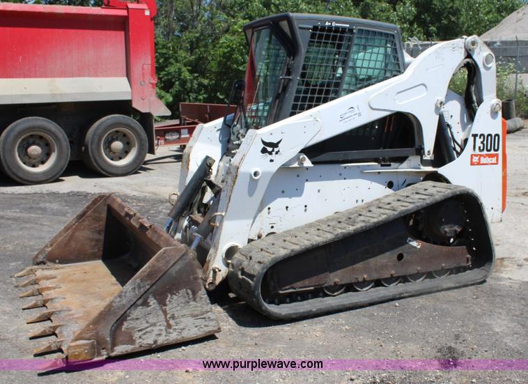 image for item J5893 2009 Bobcat T300 skid steer