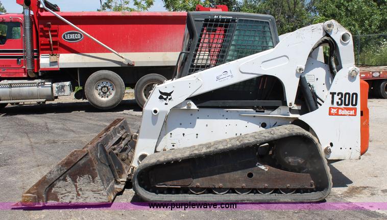 image for item J5893 2009 Bobcat T300 skid steer
