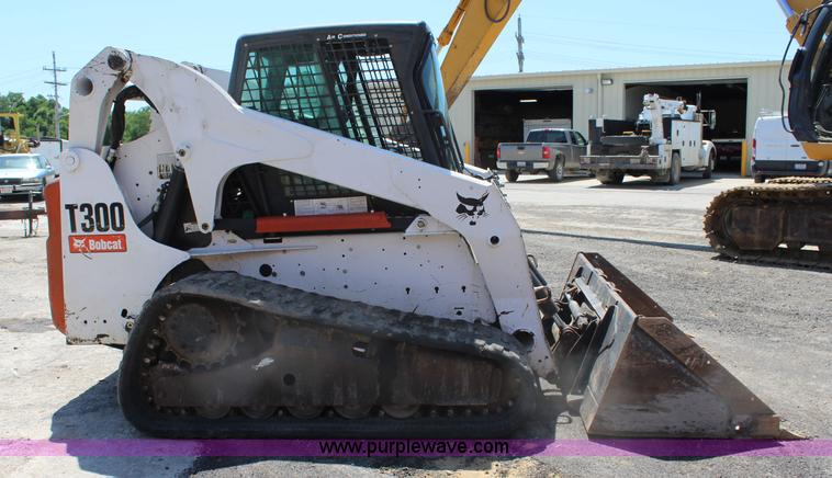 image for item J5893 2009 Bobcat T300 skid steer