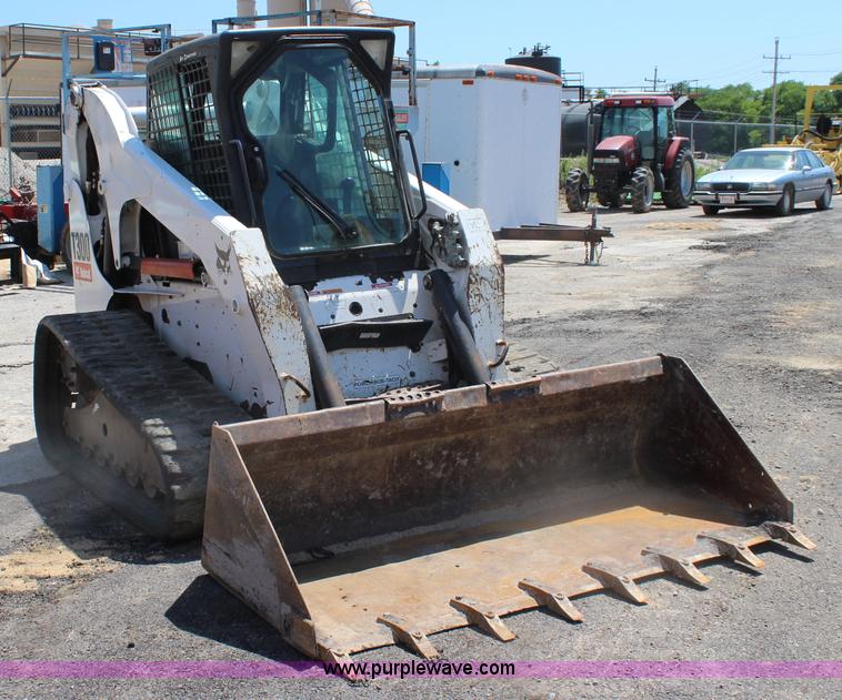 image for item J5893 2009 Bobcat T300 skid steer