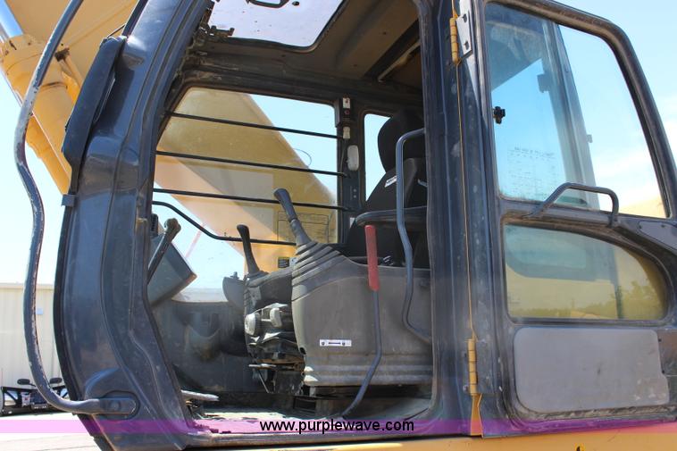 image for item J5894 2004 John Deere 330C LC excavator