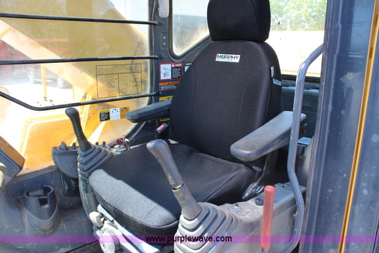 image for item J5894 2004 John Deere 330C LC excavator