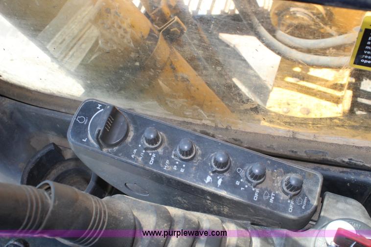 image for item J5894 2004 John Deere 330C LC excavator