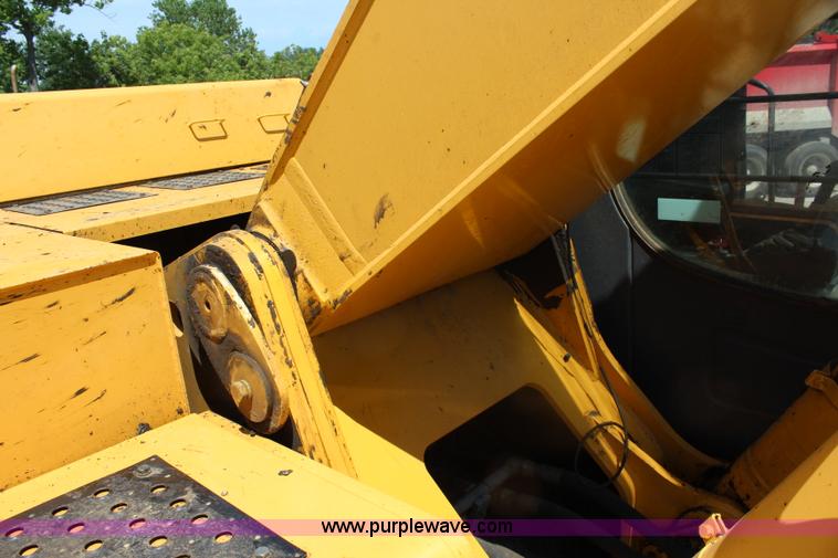 image for item J5894 2004 John Deere 330C LC excavator