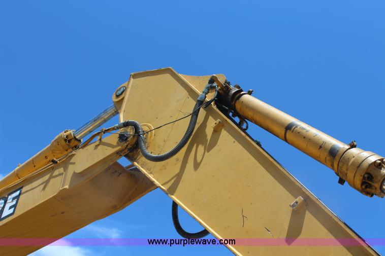 image for item J5894 2004 John Deere 330C LC excavator