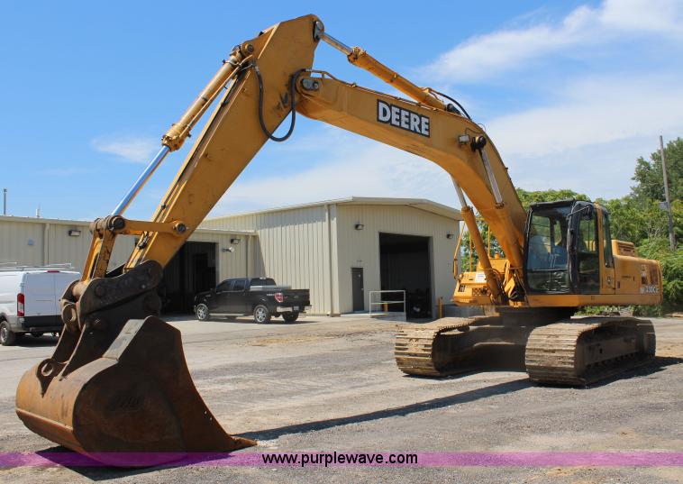 image for item J5894 2004 John Deere 330C LC excavator