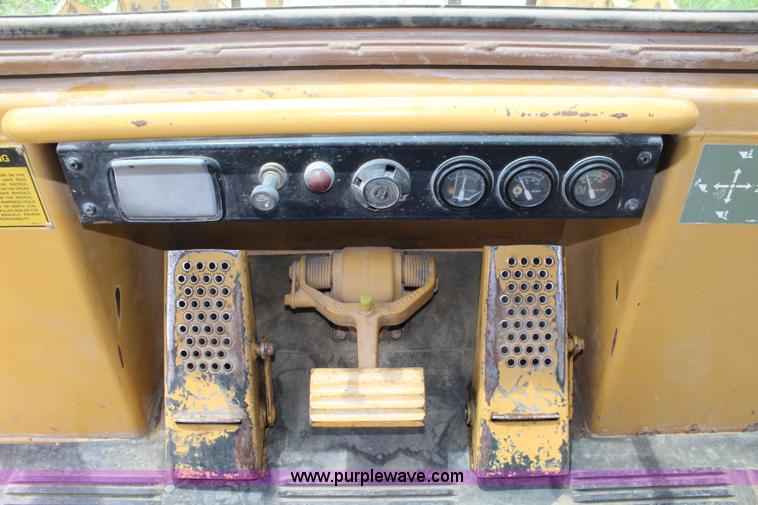 image for item J5971 1995 Caterpillar 953B track loader