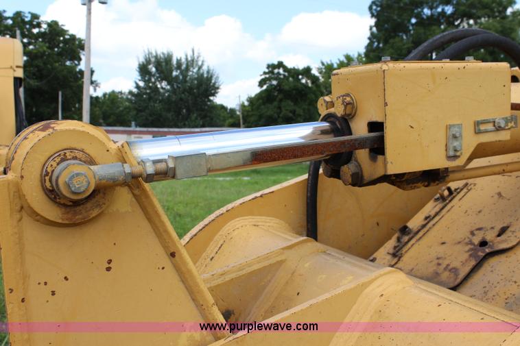image for item J5971 1995 Caterpillar 953B track loader