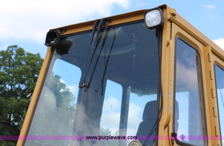 image for item J5971 1995 Caterpillar 953B track loader