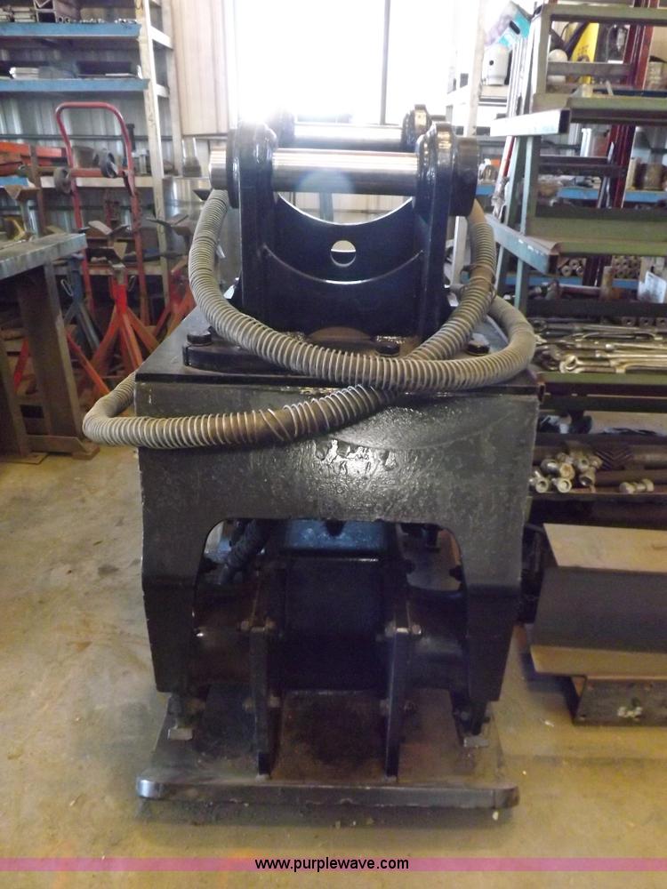 image for item J6912 Caterpillar CVP75 vibratory plate compactor