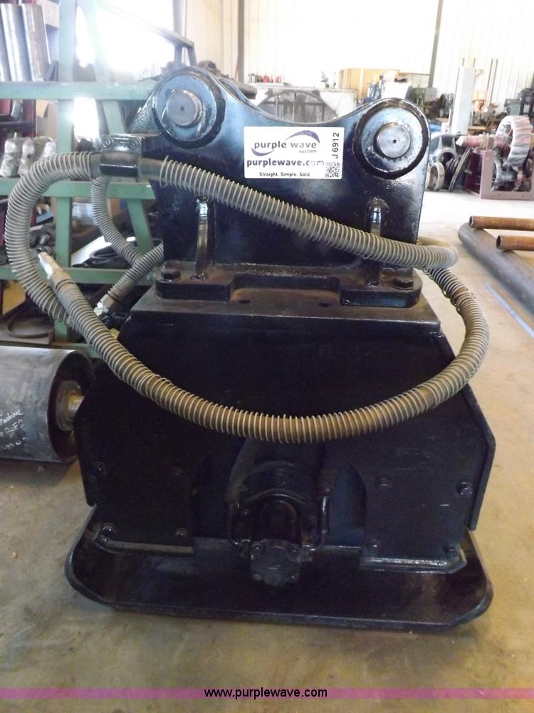 image for item J6912 Caterpillar CVP75 vibratory plate compactor