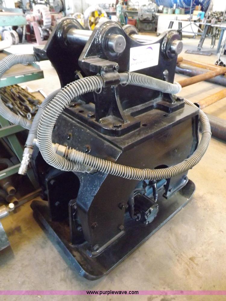 image for item J6912 Caterpillar CVP75 vibratory plate compactor