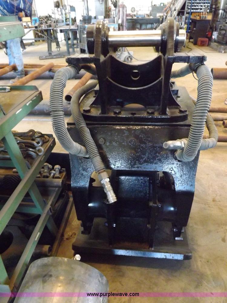 image for item J6912 Caterpillar CVP75 vibratory plate compactor