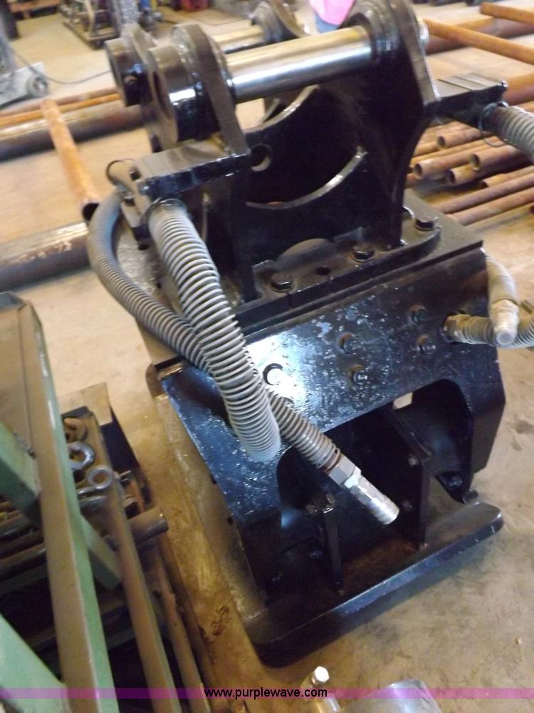 image for item J6912 Caterpillar CVP75 vibratory plate compactor