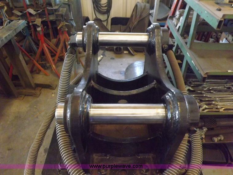 image for item J6912 Caterpillar CVP75 vibratory plate compactor