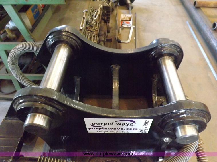 image for item J6912 Caterpillar CVP75 vibratory plate compactor