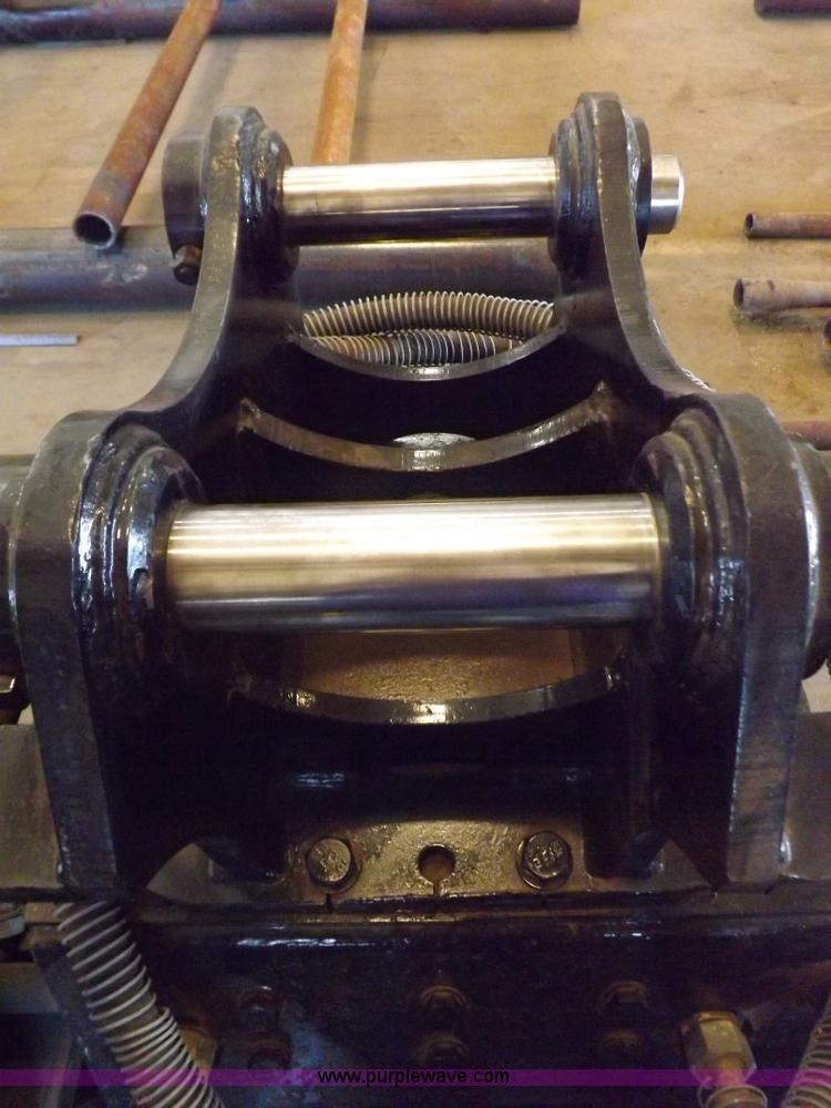 image for item J6912 Caterpillar CVP75 vibratory plate compactor