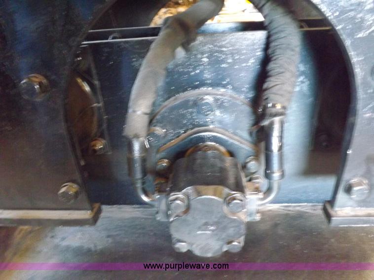 image for item J6912 Caterpillar CVP75 vibratory plate compactor