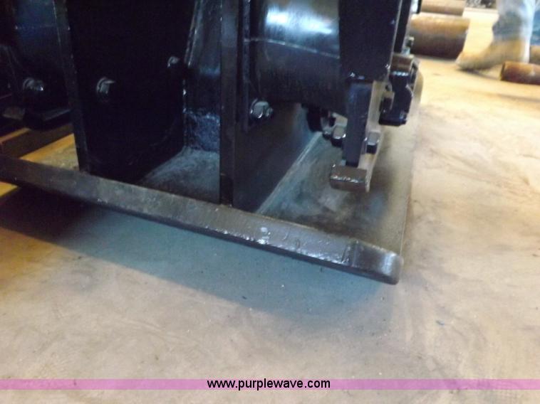 image for item J6912 Caterpillar CVP75 vibratory plate compactor