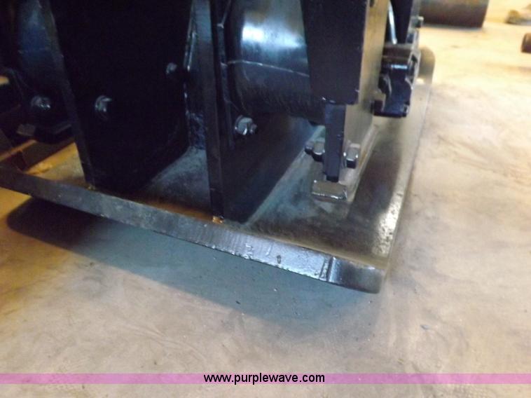 image for item J6912 Caterpillar CVP75 vibratory plate compactor