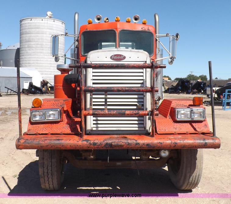 image for item J6915 1975 Peterbilt tank truck