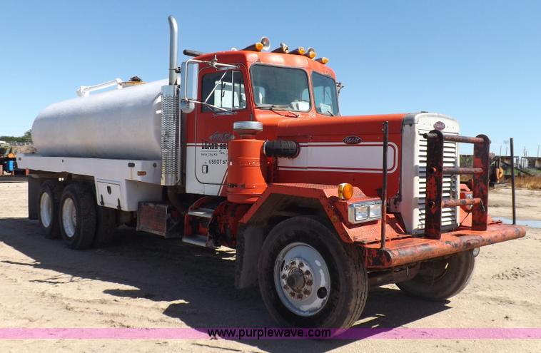 image for item J6915 1975 Peterbilt tank truck