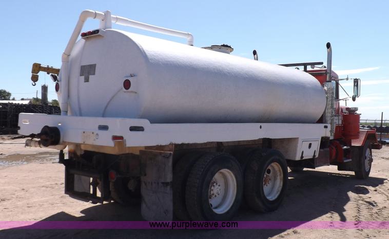 image for item J6915 1975 Peterbilt tank truck