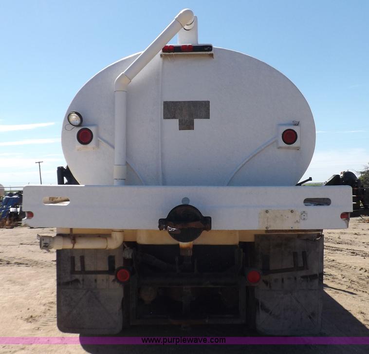 image for item J6915 1975 Peterbilt tank truck
