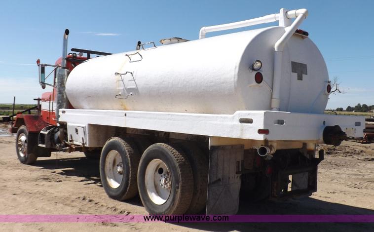 image for item J6915 1975 Peterbilt tank truck