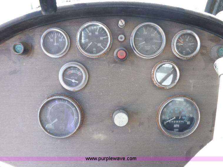 image for item J6915 1975 Peterbilt tank truck