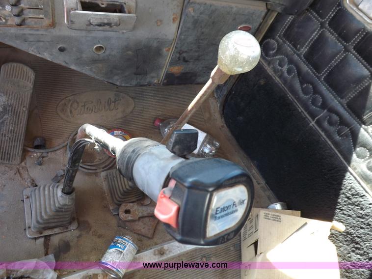 image for item J6915 1975 Peterbilt tank truck