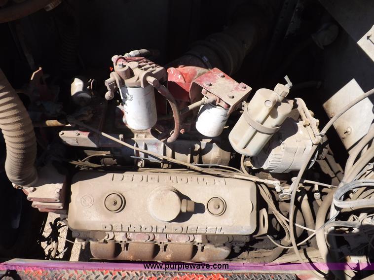 image for item J6915 1975 Peterbilt tank truck