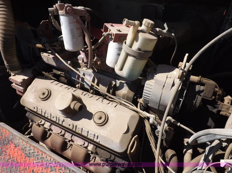 image for item J6915 1975 Peterbilt tank truck